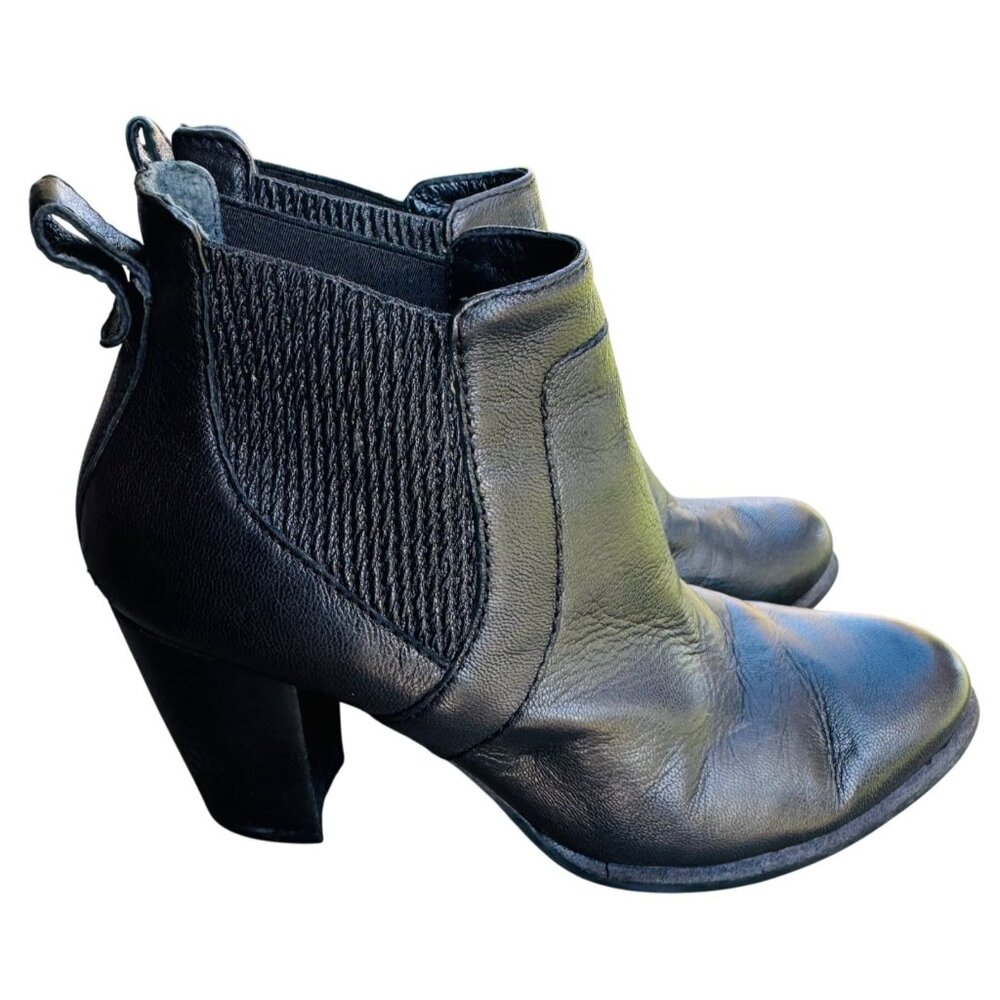 UGG Cobie II Women’s Size 9.5 Ankle Boots Booties Black Leather Chelsea Style